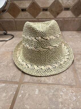 NWOT Four Buttons Fedora OS